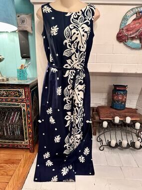 VINTAGE 1970's UNWORN  MALIHINI NAVY HAWAIIAN MAXIDRESS W/ POCKETS & BELT